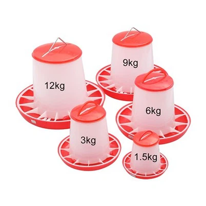 Висяща пластмасова хранилка за домашни птици